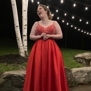 Meet your Posher, Holly